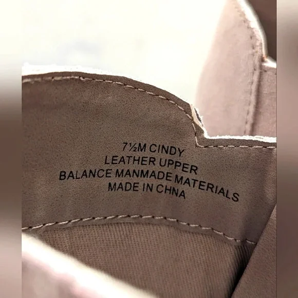 Crown Vintage Taupe Suede Leather Western Ankle Booties Block Heel Size 7.5 - Picture 6 of 11